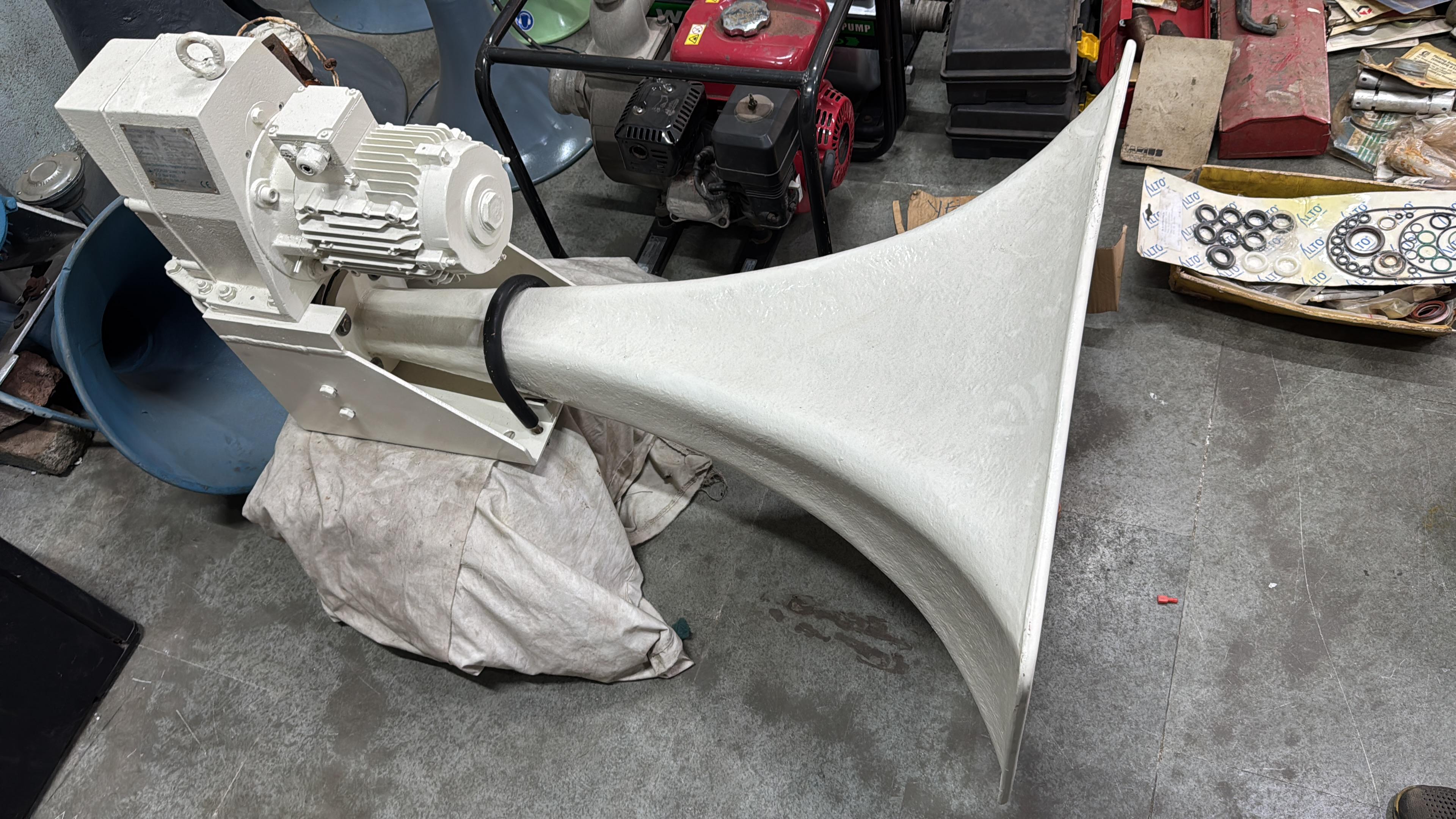 PISTON HORN 